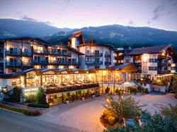 Zillertal-Urlaub nach bester Tradition zwischen urig und modern © Hotel Schiestl