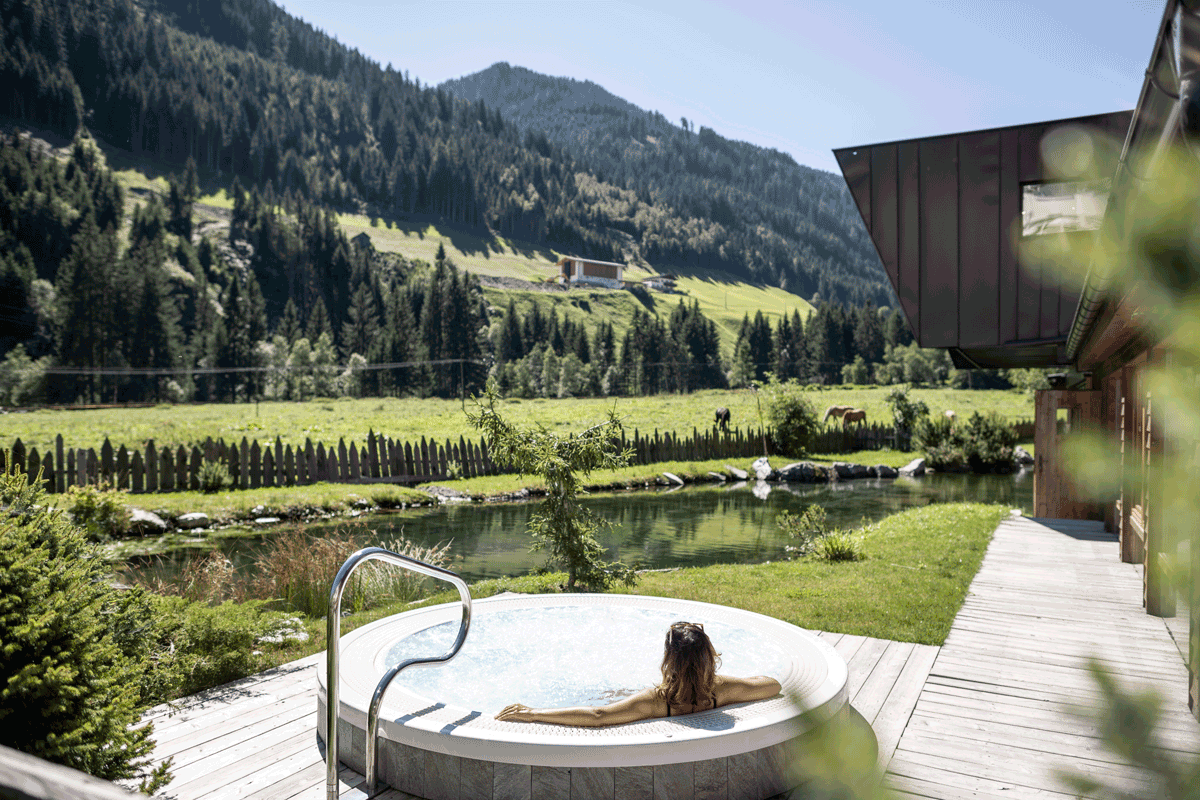 Entspannen im Whirlpool Bild: Alphotel Tyrol Entspannen im Whirlpool Bild: Alphotel Tyrol