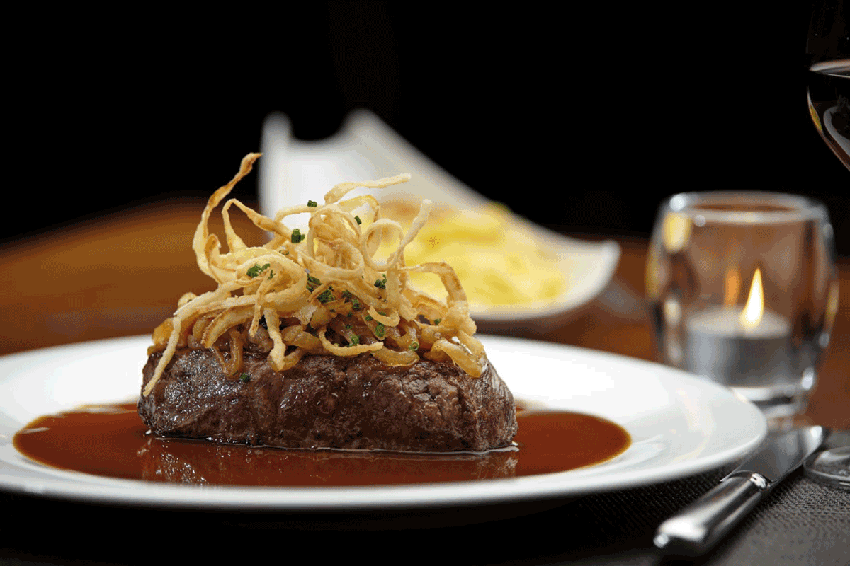 Kulinarisch in Stuttgart - Zwiebelrostbraten  Bild: © Stuttgart-Marketing GmbH /Jean-Claude Winkler