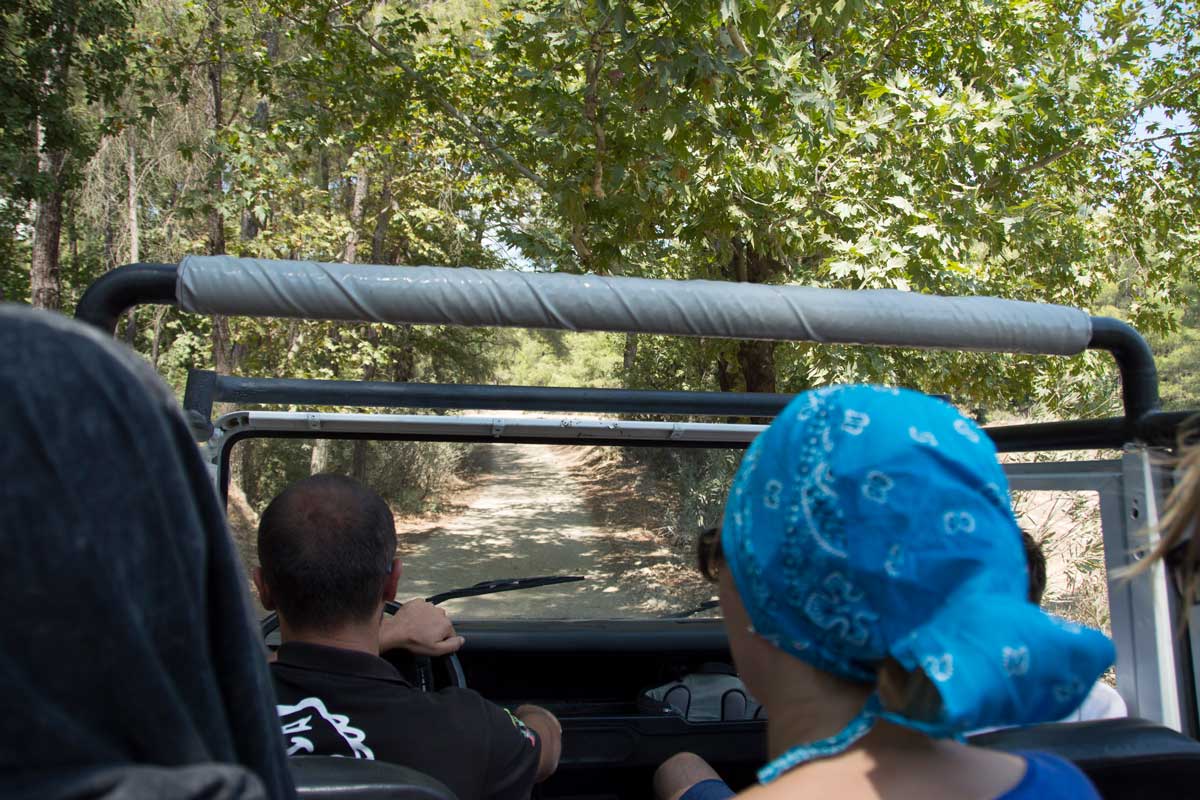 Mit dem Jeep ins bergige Hinterland   Bild: Gottfried Pattermann@gp-image-facts.com