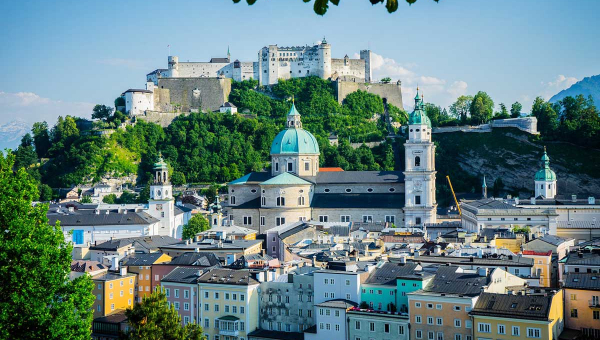 Salzburg Bild von Leonhard Niederwimmer auf Pixabay 