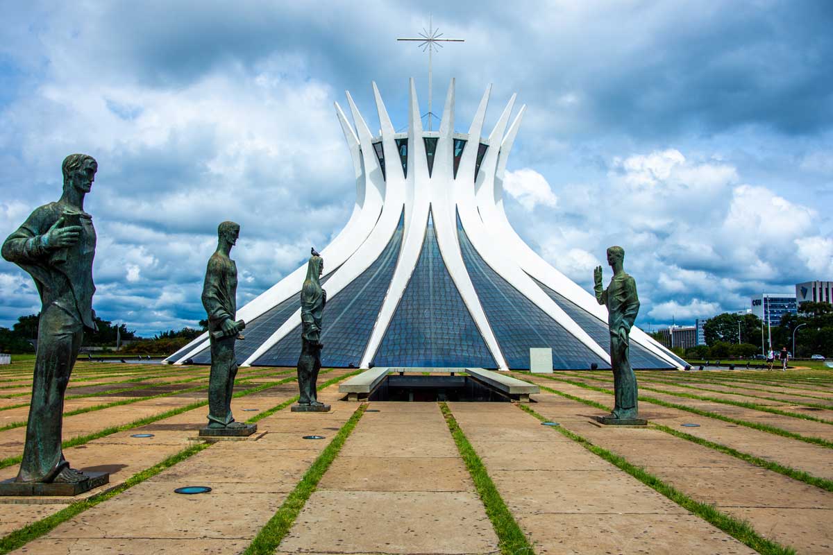Brasília: Imposante Architektur und kultureller Schmelztiegel - Die Kathedrale in Brasília. Foto von Shutterstock - Rodrigo S Coelho