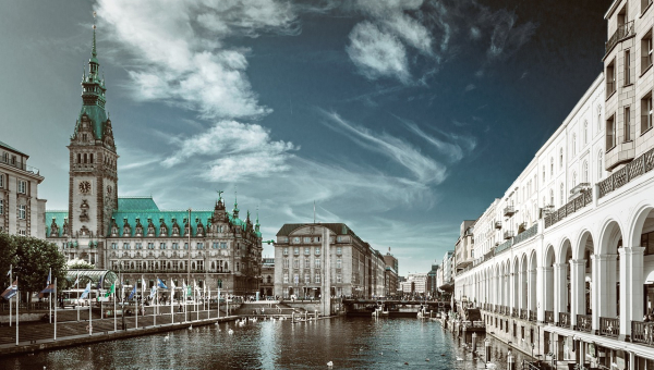 Die Hamburg CARD Green - attraktiv und günstig    Bild von Bernd Petrikat auf Pixabay