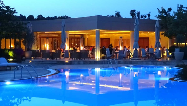 Götter auf Erden: Sani Beach Resort  Bild: Hotel