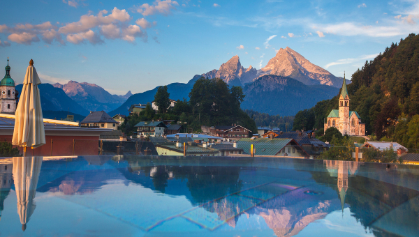 EDELWEISS HOTEL: Wellness über den Dächern Berchtesgadens Ausblick auf den Watzmann  Bild: Hotel Edelweiß Berchtesgaden