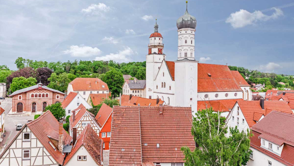 Giengen liegt malerisch eingebettet inmitten des Brenztals und ist somit idealer Ausgangspunkt für Wander- und Radtouren unterschiedlichster Art. Foto: djd/Stadt Giengen an der Brenz