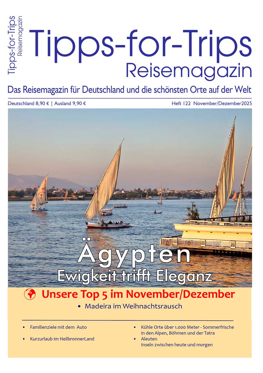 Tipps-for-Treise Reisemagazin 11/12-2025 ,it einem Bild der Corvinsburg in Rumänien