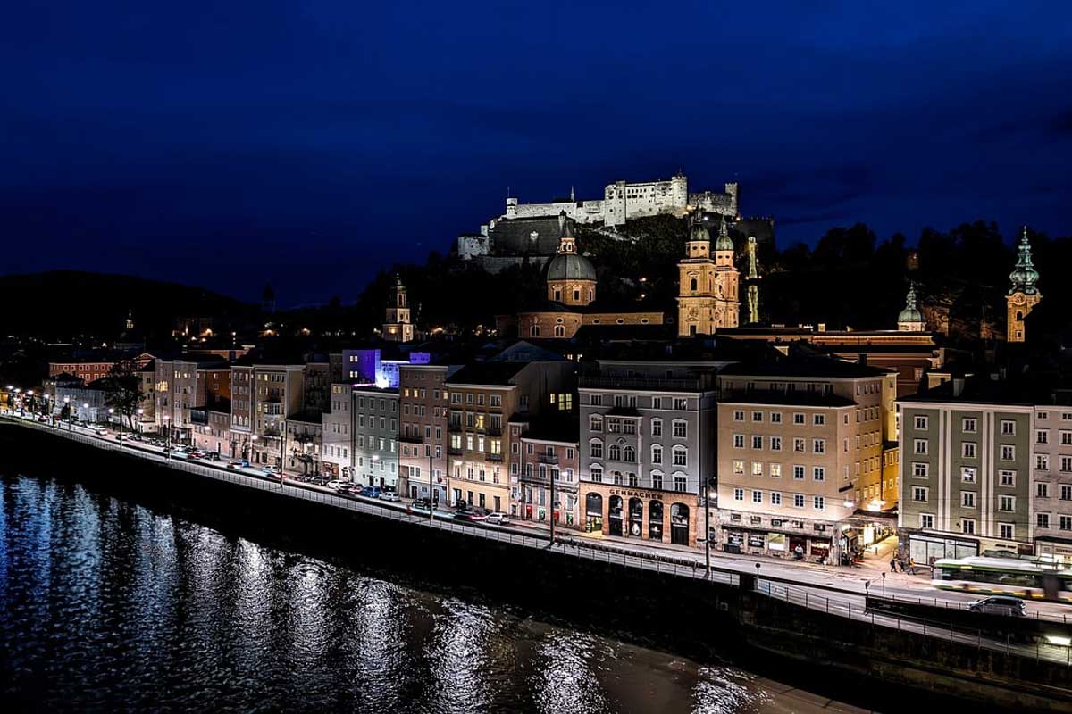 Die Stadt Salzburg, Juwel an der Salzach  Bild von Martin Winter auf Pixabay