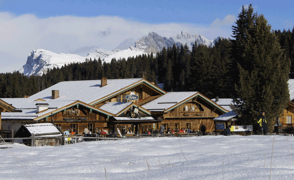 Das Tirler: Ein Skitag mit den Schlernhexen  Bild: Tirler-Dolomites Living Hotel