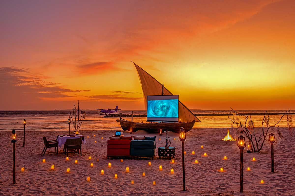 Kino-Erlebnis auf einer Sandbank mit privatem Butler: The Nautilus Maldives, Malediven  Bild: The Nautilus-Maledives