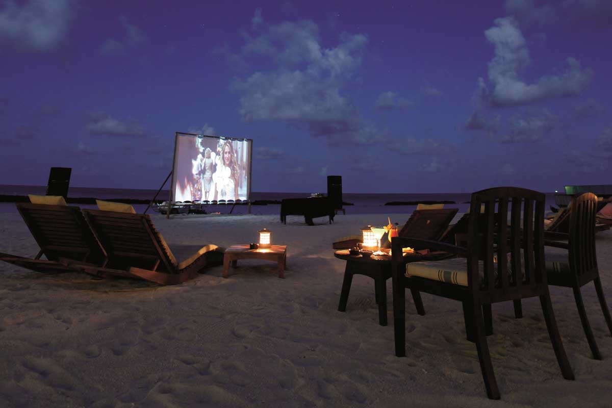 Insel-Kino unter maledivischem Sternenhimmel: Coco Bodu Hithi, Malediven  Bild: Coco Collection