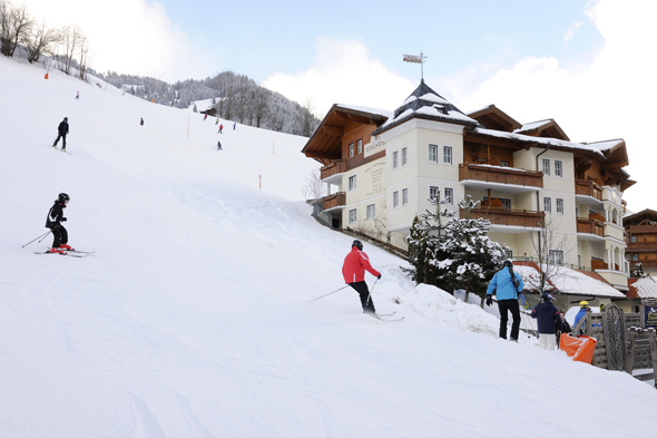 Skifahren zur Morgenstund - Hotel Edelweiss, Großarl Bild: Hotel