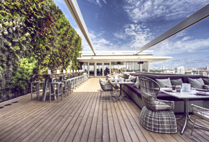 Mit einem vertikalen Garten und lichtdurchfluteten Innenräumen punktet ab Winter 2012 das neue Restaurant „Juvia“ in Miami Beach. (Quelle: Juvia)