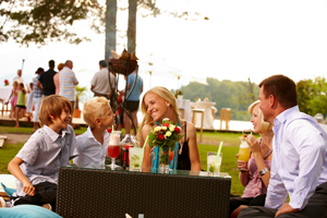 Cocktails im Freien (c) Naturel Hotels & Resorts