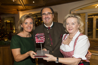 "GenussWirt des Jahres 2013": Marlies und Michael Gehring mit der Obfrau der GENUSS REGION ÖSTERREICH Margareta Reichsthaler (c)  Andreas Kolarik