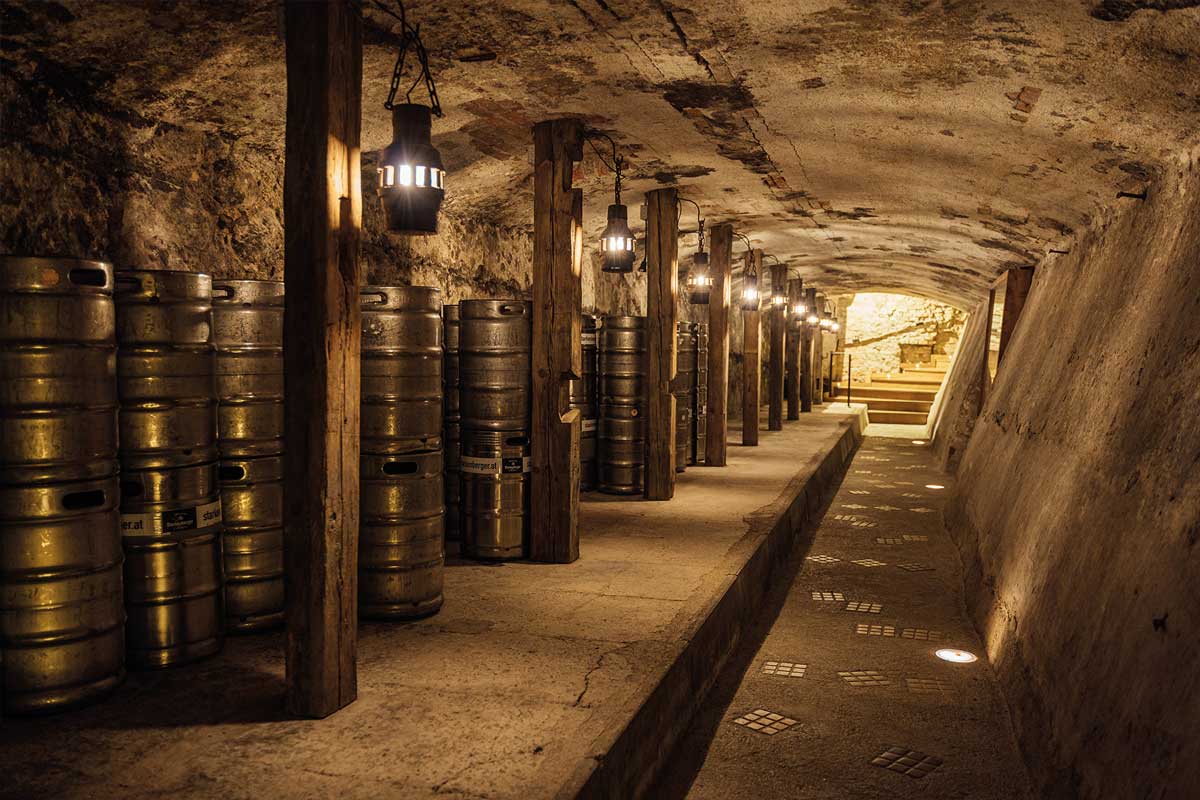 Biermythos Starlenberg: Der Lagerkeller im felsigen Untergrund Bild: Brauerei Starkenberg