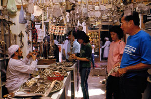 Souk in Muscat © Ministry of Tourism, Sultanate of Oman