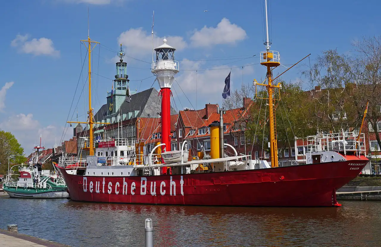 Feuerschiff im Ratsdelft Emden Bild von Erich Westendarp auf Pixabay