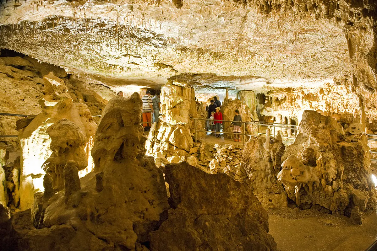Die König-Otto-Höhle bei Velburg, Bayern Foto: obx-news/Landratsamt Neumarkt i.d.OPf.