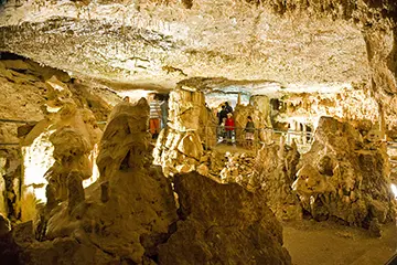 Die König-Otto-Höhle bei Velburg, Bayern Foto: obx-news/Landratsamt Neumarkt i.d.OPf.
