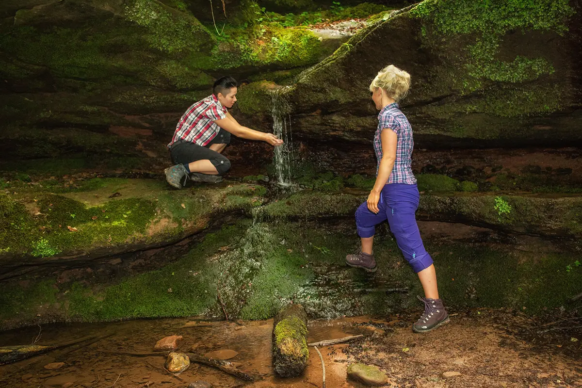 Erfrischung gefälig? In der Hexenklamm-Bild: WANDERarena Pfälzerwald/Nordvogesen, /H. Kröher
